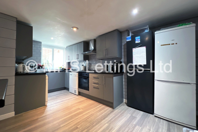 Thumbnail photo of 7 Bedroom Mid Terraced House in 49 Richmond Avenue, Leeds, LS6 1DB