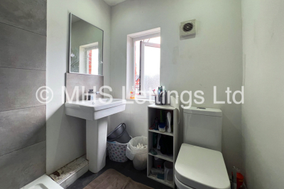 Thumbnail photo of 5 Bedroom Mid Terraced House in 26 Mayville Avenue, Leeds, LS6 1NQ