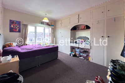 Thumbnail photo of 5 Bedroom Mid Terraced House in 26 Mayville Avenue, Leeds, LS6 1NQ
