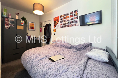 Thumbnail photo of 6 Bedroom Mid Terraced House in 16 Burchett Terrace, Leeds, LS6 2LR