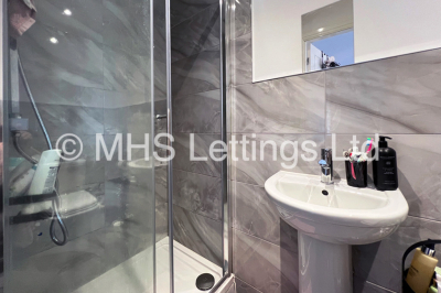Thumbnail photo of 6 Bedroom Mid Terraced House in 16 Burchett Terrace, Leeds, LS6 2LR