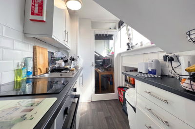 Thumbnail photo of 1 Bedroom Apartment in Top Floor Back Flat, 2 Manor Terrace, Leeds, LS6 1BU