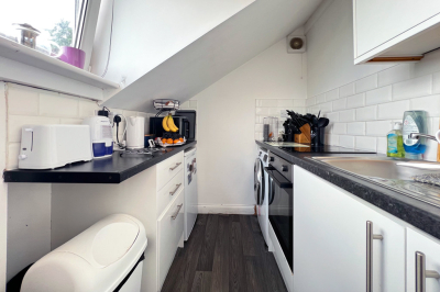 Thumbnail photo of 1 Bedroom Apartment in Top Floor Back Flat, 2 Manor Terrace, Leeds, LS6 1BU