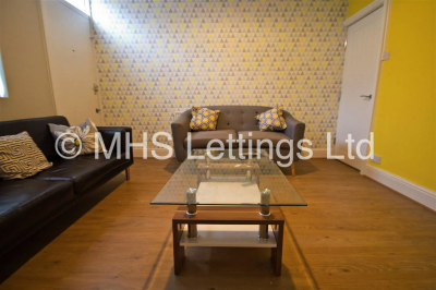 Thumbnail photo of 5 Bedroom Mid Terraced House in 4 School View, Leeds, LS6 1EN
