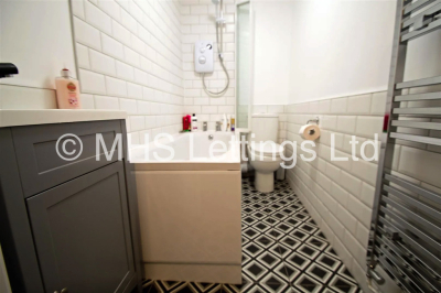 Thumbnail photo of 5 Bedroom Mid Terraced House in 4 School View, Leeds, LS6 1EN