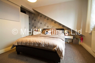 Thumbnail photo of 5 Bedroom Mid Terraced House in 4 School View, Leeds, LS6 1EN