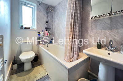 Thumbnail photo of 3 Bedroom Flat in 146b Woodsley Road, Leeds, LS2 9LZ