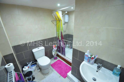 Thumbnail photo of 7 Bedroom Mid Terraced House in 10 Manor Drive, Leeds, LS6 1DE