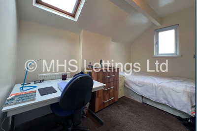 Thumbnail photo of 6 Bedroom Mid Terraced House in 27 Regent Terrace, Leeds, LS6 1NP