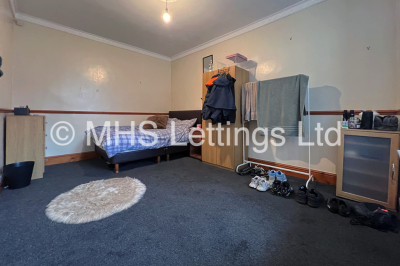 Thumbnail photo of 6 Bedroom Mid Terraced House in 27 Regent Terrace, Leeds, LS6 1NP