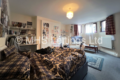 Thumbnail photo of 8 Bedroom Mid Terraced House in 8 Regent Park Avenue, Leeds, LS6 2AU