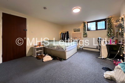 Thumbnail photo of 8 Bedroom Mid Terraced House in 8 Regent Park Avenue, Leeds, LS6 2AU
