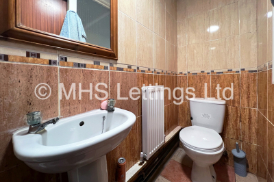Thumbnail photo of 8 Bedroom Mid Terraced House in 8 Regent Park Avenue, Leeds, LS6 2AU