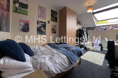 Thumbnail photo of 8 Bedroom Mid Terraced House in 11 Regent Park Avenue, Leeds, LS6 2AU