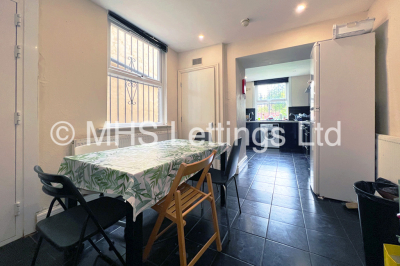 Thumbnail photo of 8 Bedroom Mid Terraced House in 11 Regent Park Avenue, Leeds, LS6 2AU