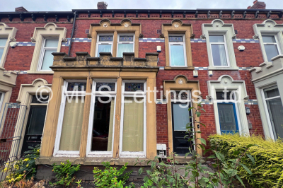 Thumbnail photo of 8 Bedroom Mid Terraced House in 11 Regent Park Avenue, Leeds, LS6 2AU