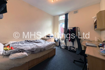 Thumbnail photo of 8 Bedroom Mid Terraced House in 11 Regent Park Avenue, Leeds, LS6 2AU