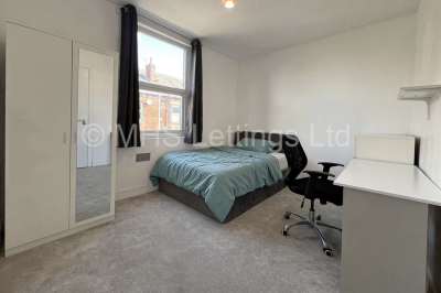 Thumbnail photo of 5 Bedroom Mid Terraced House in 22 Ashville Avenue, Leeds, LS6 1LX