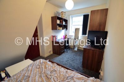 Thumbnail photo of 6 Bedroom Mid Terraced House in Double Room, 14 Ashville Avenue, Leeds, LS6 1LX