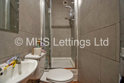 Thumbnail photo of 5 Bedroom End Terraced House in 1 Quarry Place, Leeds, LS6 2JT