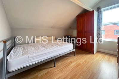 Thumbnail photo of 5 Bedroom End Terraced House in 1 Quarry Place, Leeds, LS6 2JT