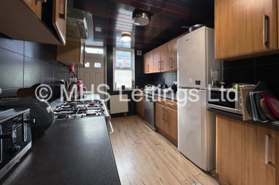 Thumbnail photo of 7 Bedroom Mid Terraced House in 14 Brudenell Avenue, Leeds, LS6 1HD