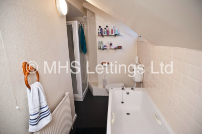 Thumbnail photo of 3 Bedroom Mid Terraced House in 4 Carberry Place, Leeds, LS6 1QJ