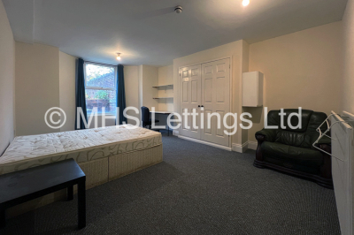 Thumbnail photo of 7 Bedroom Mid Terraced House in 9 Kensington Terrace, Leeds, LS6 1BE