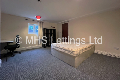 Thumbnail photo of 7 Bedroom Mid Terraced House in 9 Kensington Terrace, Leeds, LS6 1BE