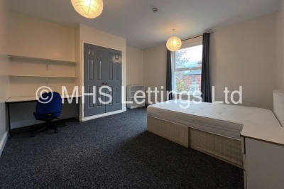 Thumbnail photo of 7 Bedroom Mid Terraced House in 9 Kensington Terrace, Leeds, LS6 1BE