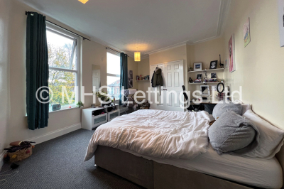 Thumbnail photo of 7 Bedroom Mid Terraced House in 32 Hyde Park Terrace, Leeds, LS6 1BJ