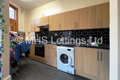 Thumbnail photo of 7 Bedroom Mid Terraced House in 32 Hyde Park Terrace, Leeds, LS6 1BJ