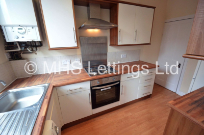 Thumbnail photo of 1 Bedroom Mid Terraced House in Double Room, 66 Woodside Avenue, Leeds, LS4 2QX