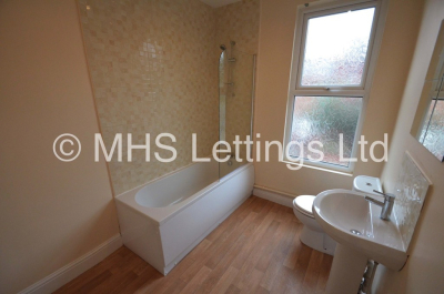 Thumbnail photo of 1 Bedroom Mid Terraced House in Double Room, 66 Woodside Avenue, Leeds, LS4 2QX