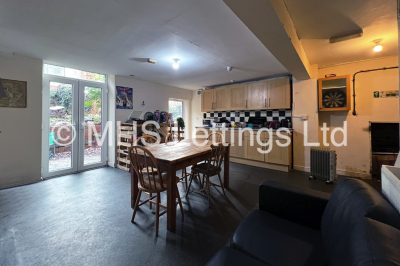 Thumbnail photo of 5 Bedroom Mid Terraced House in 9 Victoria Road, Leeds, LS6 1AS