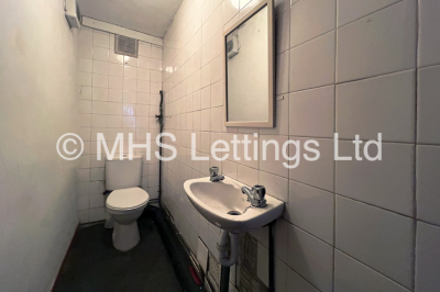 Thumbnail photo of 5 Bedroom Mid Terraced House in 9 Victoria Road, Leeds, LS6 1AS