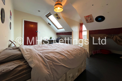 Thumbnail photo of 6 Bedroom Mid Terraced House in 33 Regent Park Terrace, Leeds, LS6 2AX