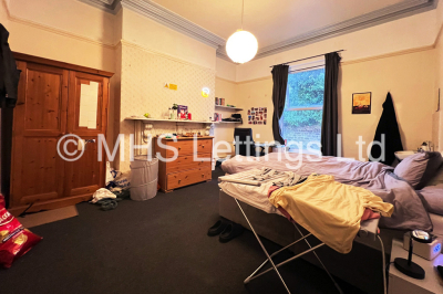 Thumbnail photo of 6 Bedroom Mid Terraced House in 33 Regent Park Terrace, Leeds, LS6 2AX
