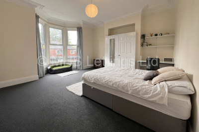 Thumbnail photo of 6 Bedroom Mid Terraced House in 33 Regent Park Terrace, Leeds, LS6 2AX