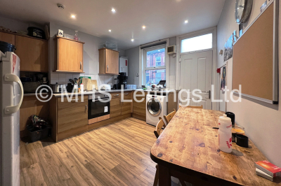 Thumbnail photo of 6 Bedroom End Terraced House in 61 Thornville Road, Leeds, LS6 1JY