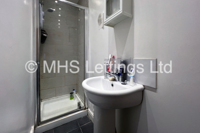 Thumbnail photo of 5 Bedroom End Terraced House in 61 Thornville Road, Leeds, LS6 1JY