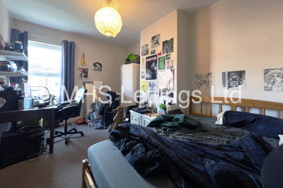 Thumbnail photo of 4 Bedroom Mid Terraced House in 15 Spring Grove View, Leeds, LS6 1RW