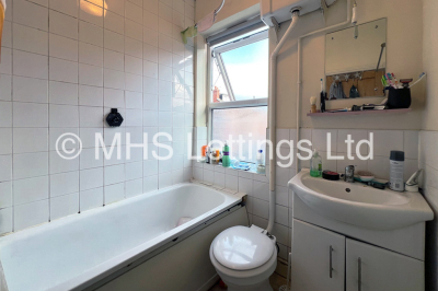 Thumbnail photo of 4 Bedroom Mid Terraced House in 15 Spring Grove View, Leeds, LS6 1RW