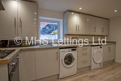 Thumbnail photo of 5 Bedroom End Terraced House in 13 Winfield Grove, Leeds, LS2 9BB