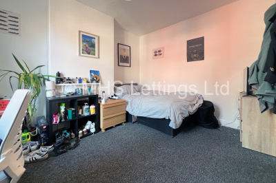 Thumbnail photo of 2 Bedroom Mid Terraced House in 57 Harold Place, Leeds, LS6 1PQ
