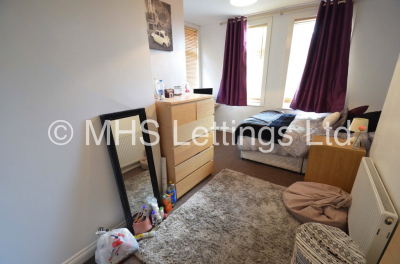 Thumbnail photo of 5 Bedroom Mid Terraced House in 44 Hartley Avenue, Leeds, LS6 2LP