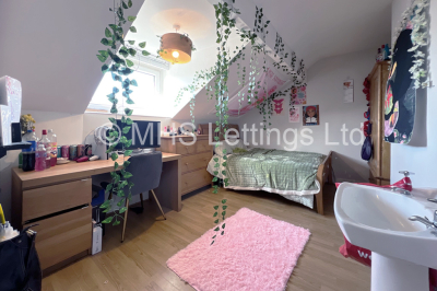 Thumbnail photo of 5 Bedroom Mid Terraced House in 137 Ash Road, Leeds, LS6 3HD