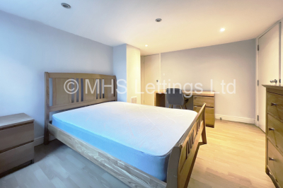 Thumbnail photo of 5 Bedroom Mid Terraced House in 137 Ash Road, Leeds, LS6 3HD