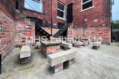 Thumbnail photo of 7 Bedroom Mid Terraced House in 8 Regent Park Avenue, Leeds, LS6 2AU
