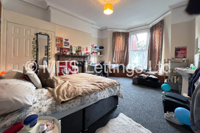 Thumbnail photo of 7 Bedroom Mid Terraced House in 8 Regent Park Avenue, Leeds, LS6 2AU